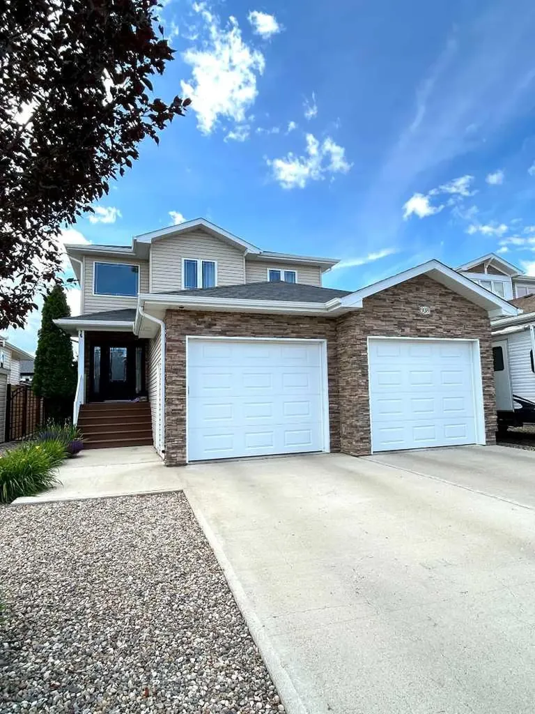 938 Manor Place SE Redcliff AB T0J 2P0