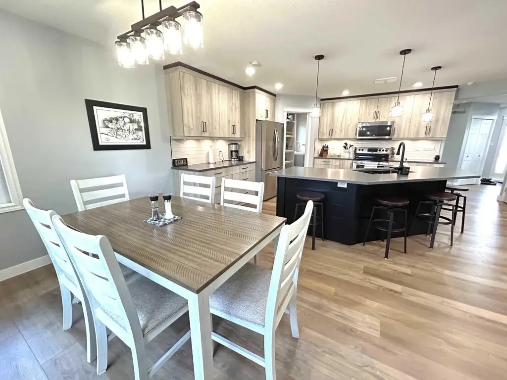 938 Manor Place SE Redcliff AB T0J 2P0