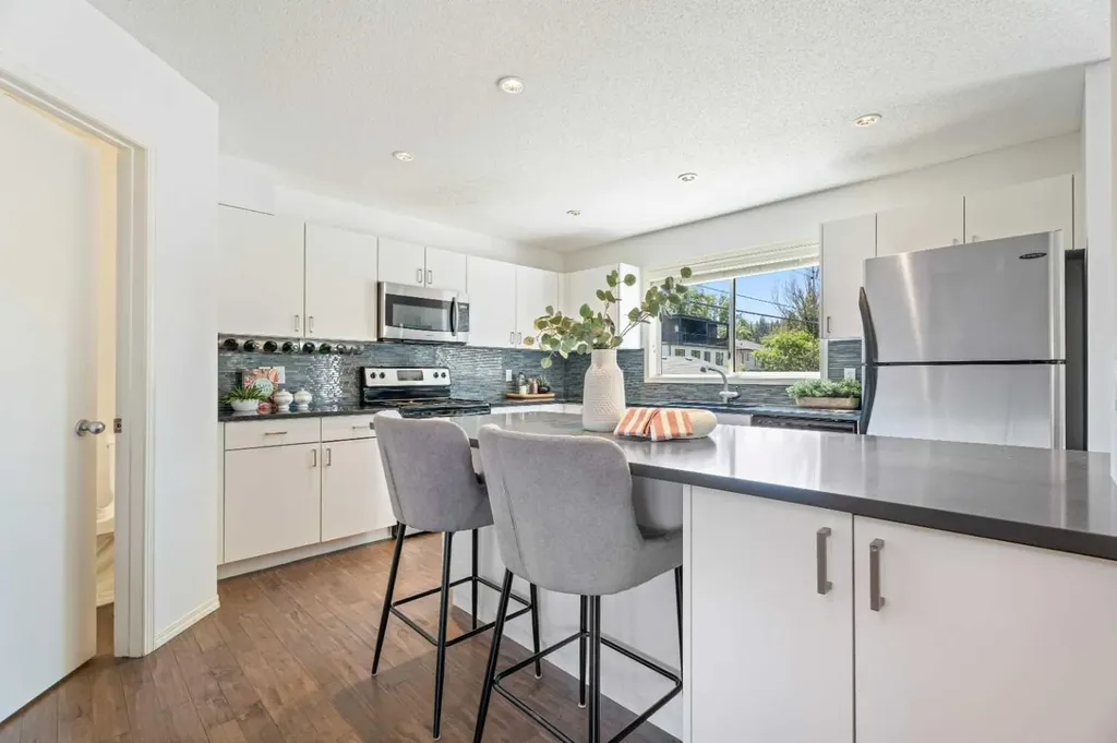 3311 5 Avenue NW Calgary AB T2N 4T5
