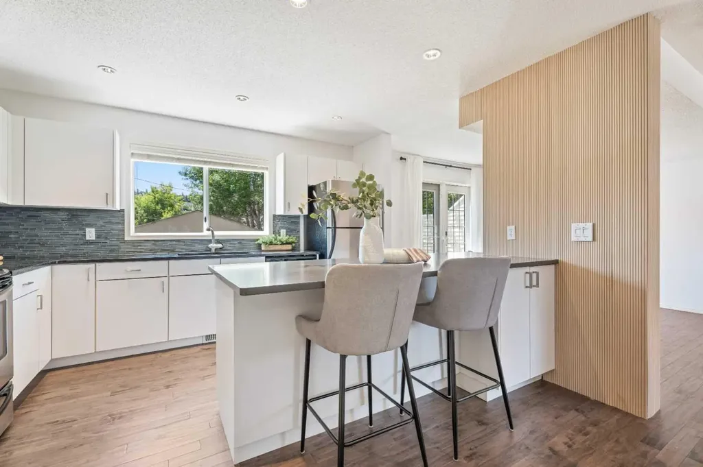 3311 5 Avenue NW Calgary AB T2N 4T5