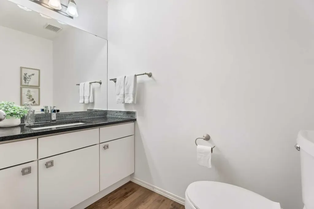 3311 5 Avenue NW Calgary AB T2N 4T5