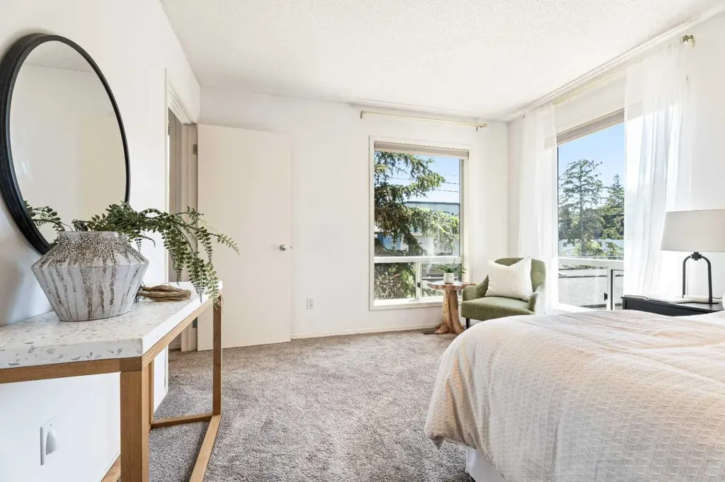 3311 5 Avenue NW Calgary AB T2N 4T5