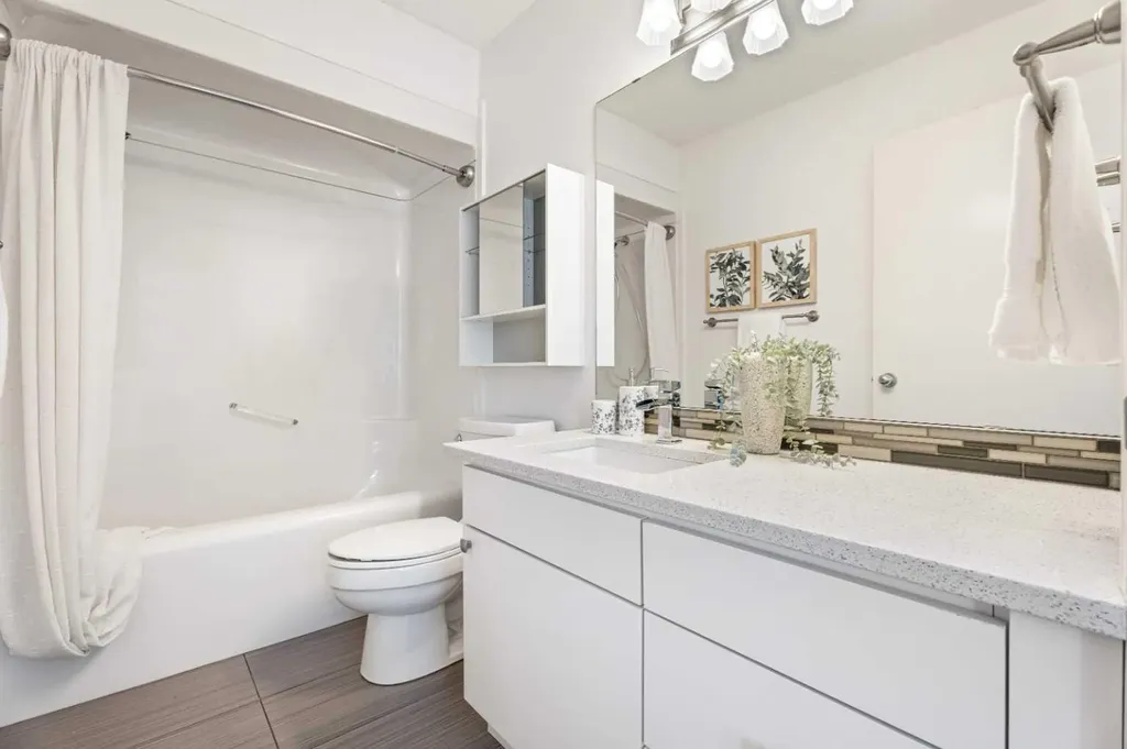 3311 5 Avenue NW Calgary AB T2N 4T5