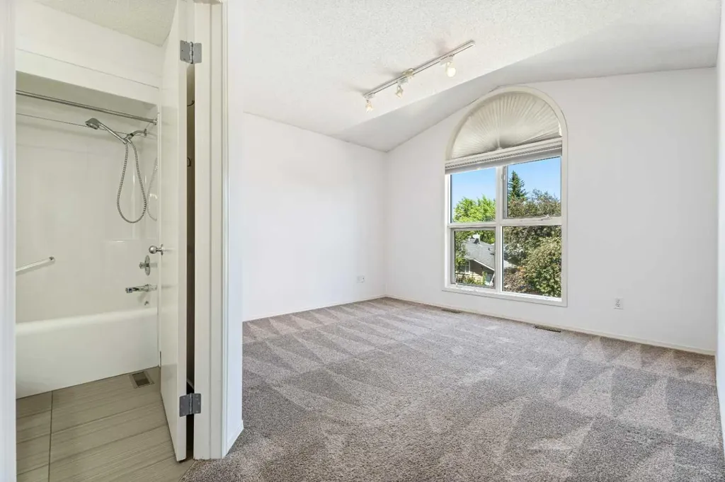 3311 5 Avenue NW Calgary AB T2N 4T5