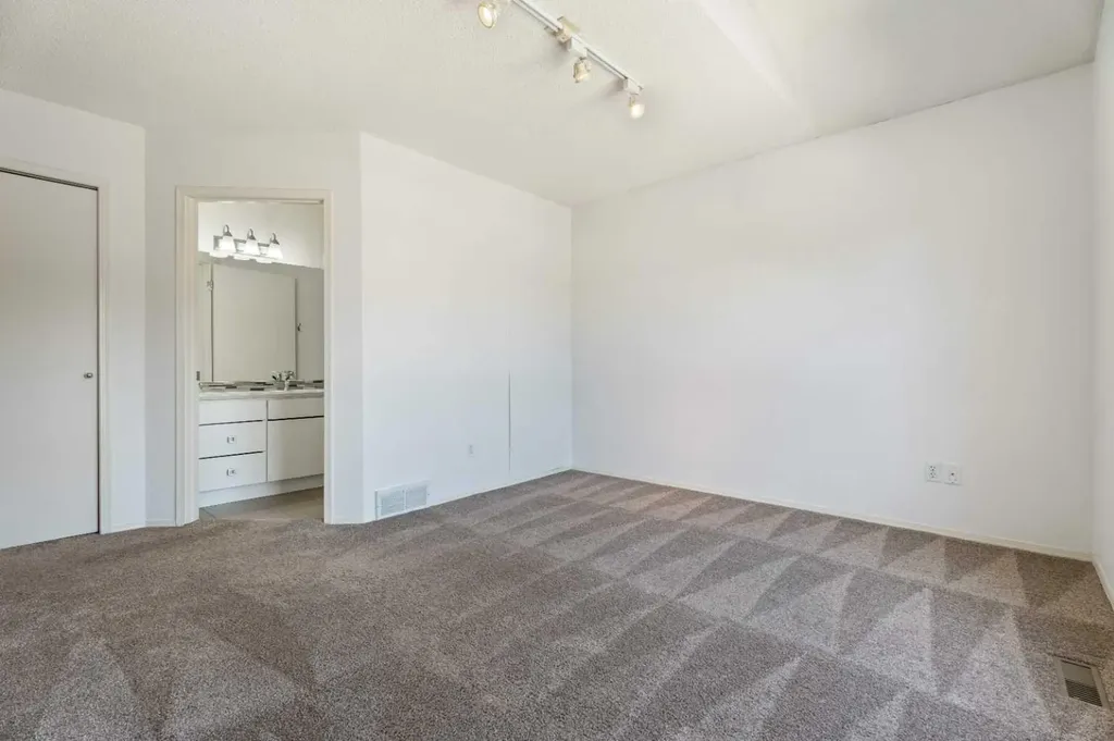 3311 5 Avenue NW Calgary AB T2N 4T5