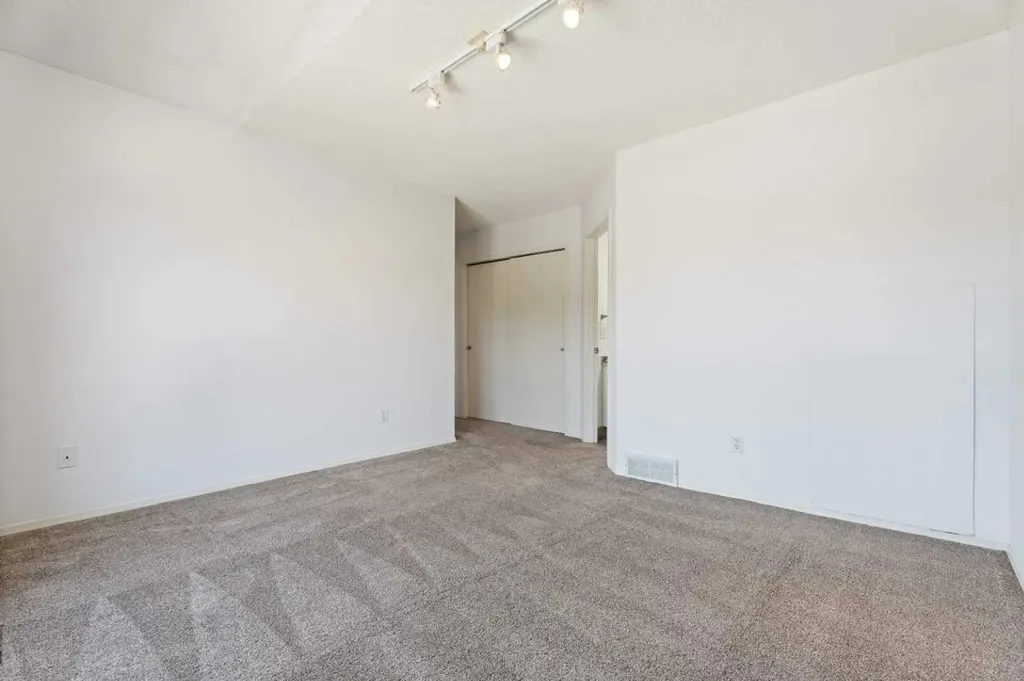 3311 5 Avenue NW Calgary AB T2N 4T5
