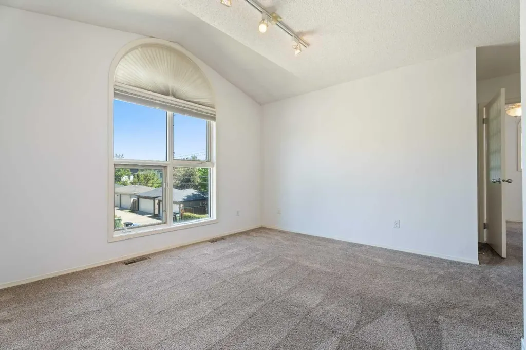 3311 5 Avenue NW Calgary AB T2N 4T5