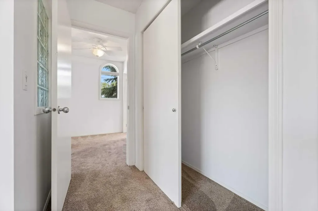 3311 5 Avenue NW Calgary AB T2N 4T5