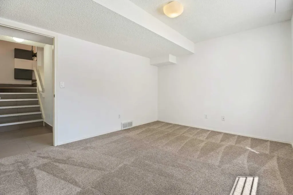 3311 5 Avenue NW Calgary AB T2N 4T5