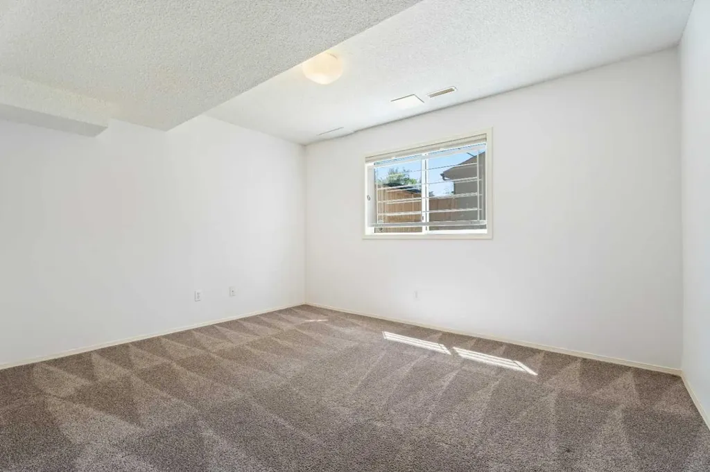 3311 5 Avenue NW Calgary AB T2N 4T5
