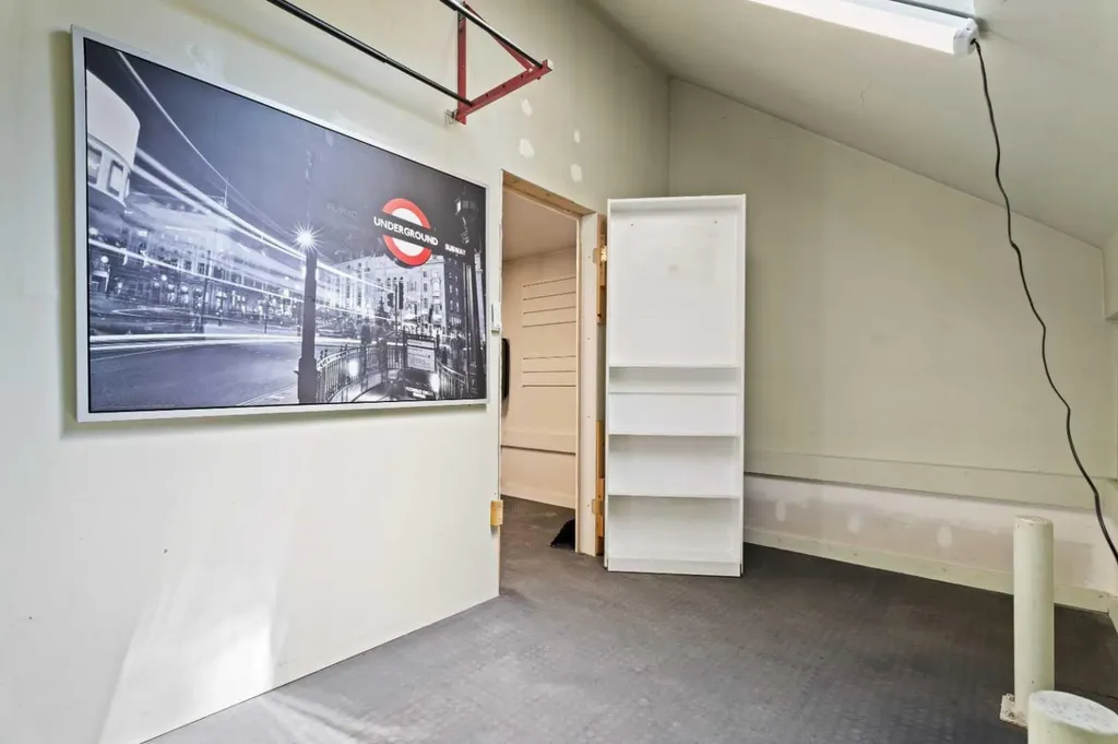 3311 5 Avenue NW Calgary AB T2N 4T5