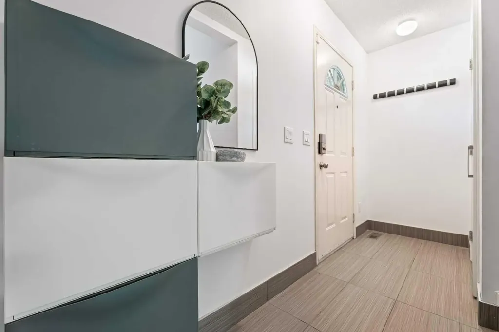 3311 5 Avenue NW Calgary AB T2N 4T5