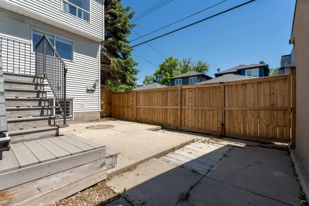3311 5 Avenue NW Calgary AB T2N 4T5
