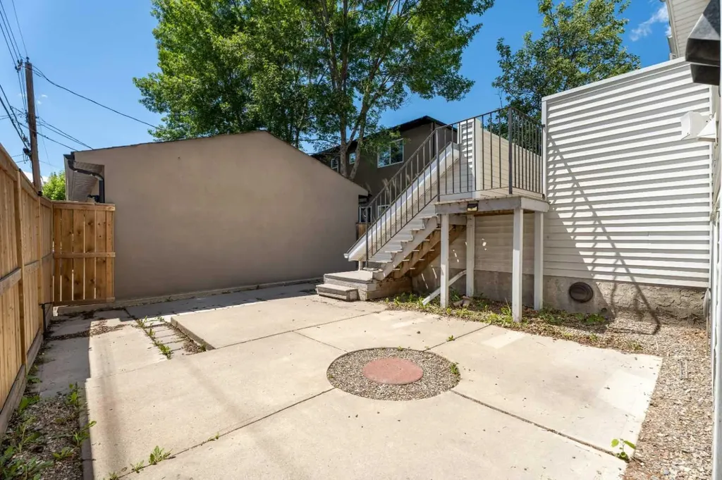 3311 5 Avenue NW Calgary AB T2N 4T5