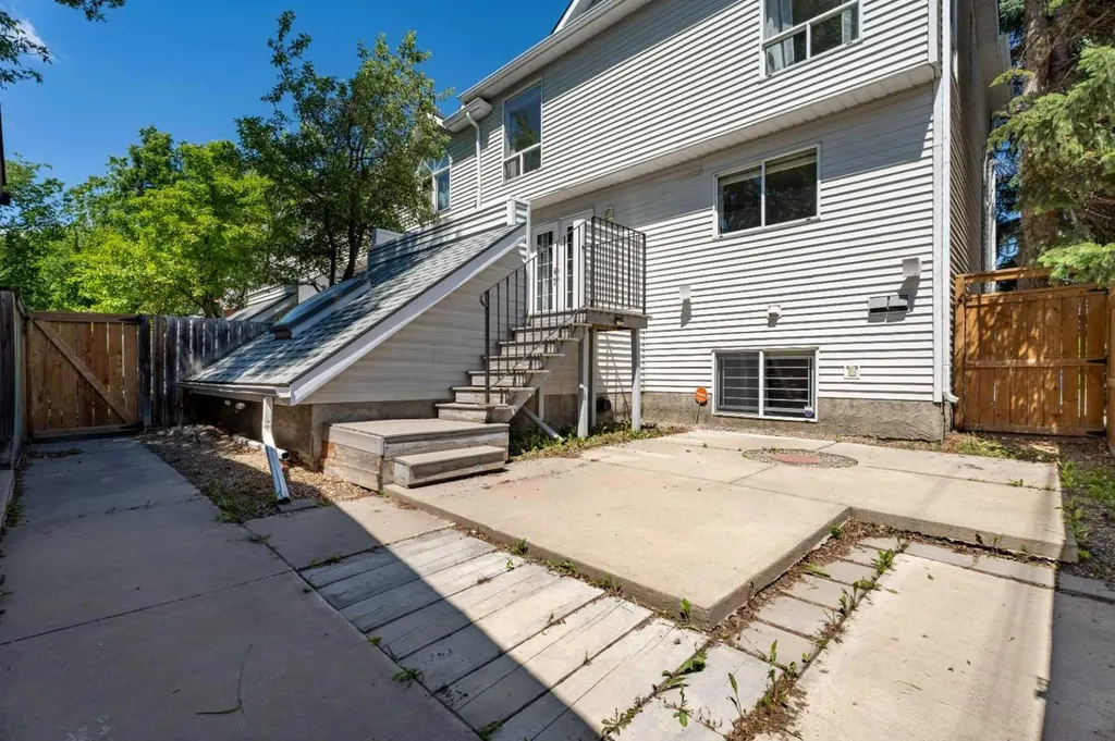 3311 5 Avenue NW Calgary AB T2N 4T5
