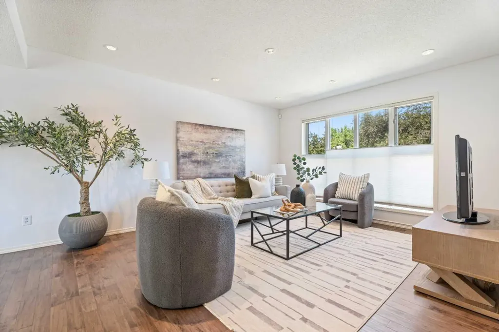 3311 5 Avenue NW Calgary AB T2N 4T5