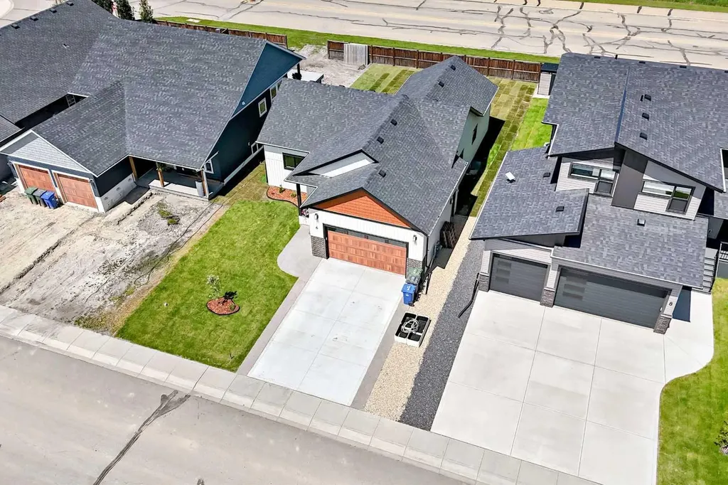 6 Napoleon Meadows Way Innisfail AB T4G 0N6