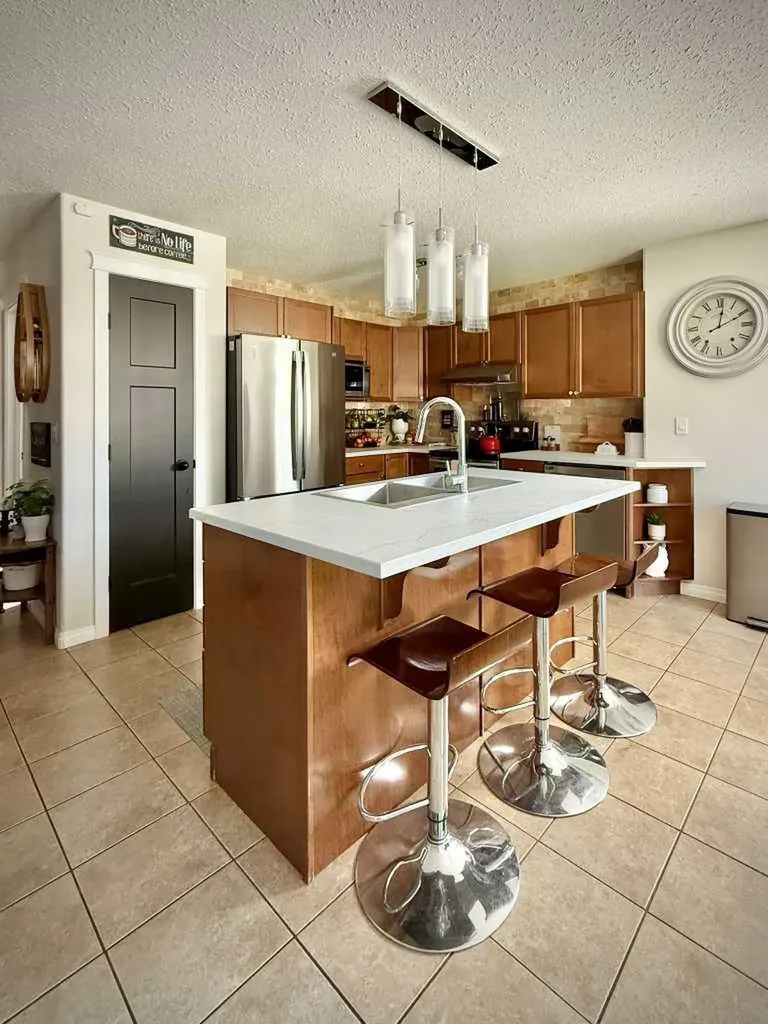 6006 87a Street Grande Prairie AB T8W 2X2