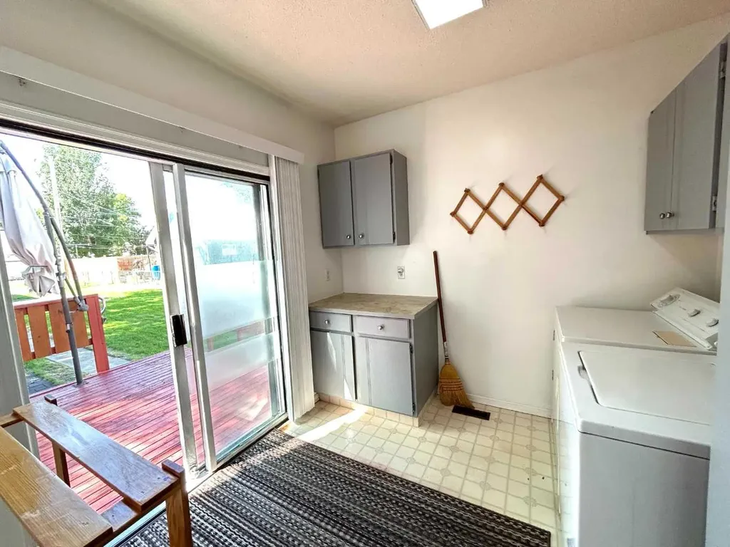 1111 Braemar Street SE Medicine Hat AB T1A0W1