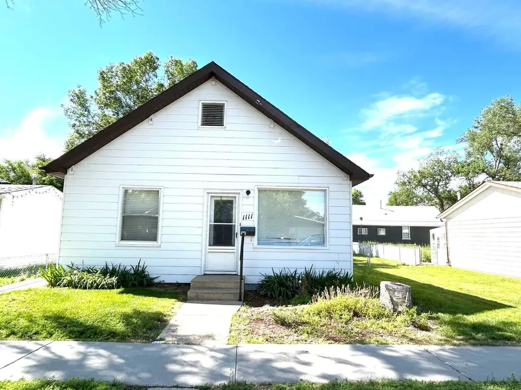1111 Braemar Street SE Medicine Hat AB T1A0W1