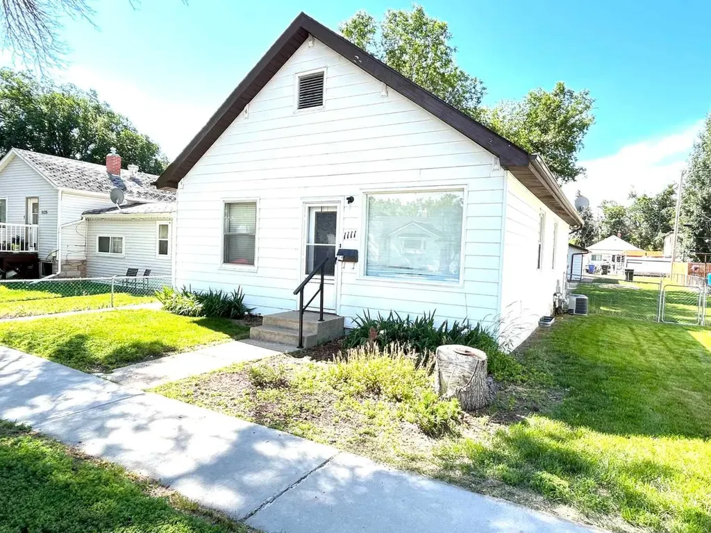 1111 Braemar Street SE Medicine Hat AB T1A0W1