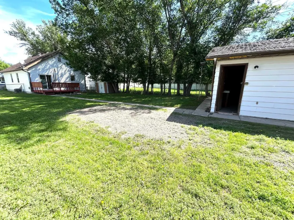 1111 Braemar Street SE Medicine Hat AB T1A0W1