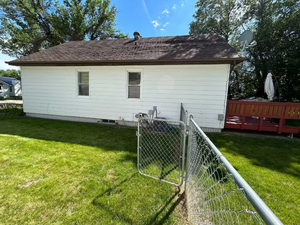 1111 Braemar Street SE Medicine Hat AB T1A0W1