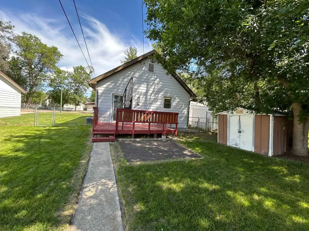1111 Braemar Street SE Medicine Hat AB T1A0W1