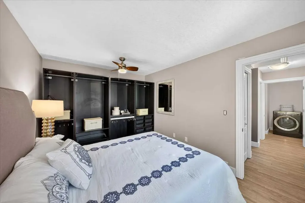 78 Glamis Green SW Calgary AB T3E 6V1