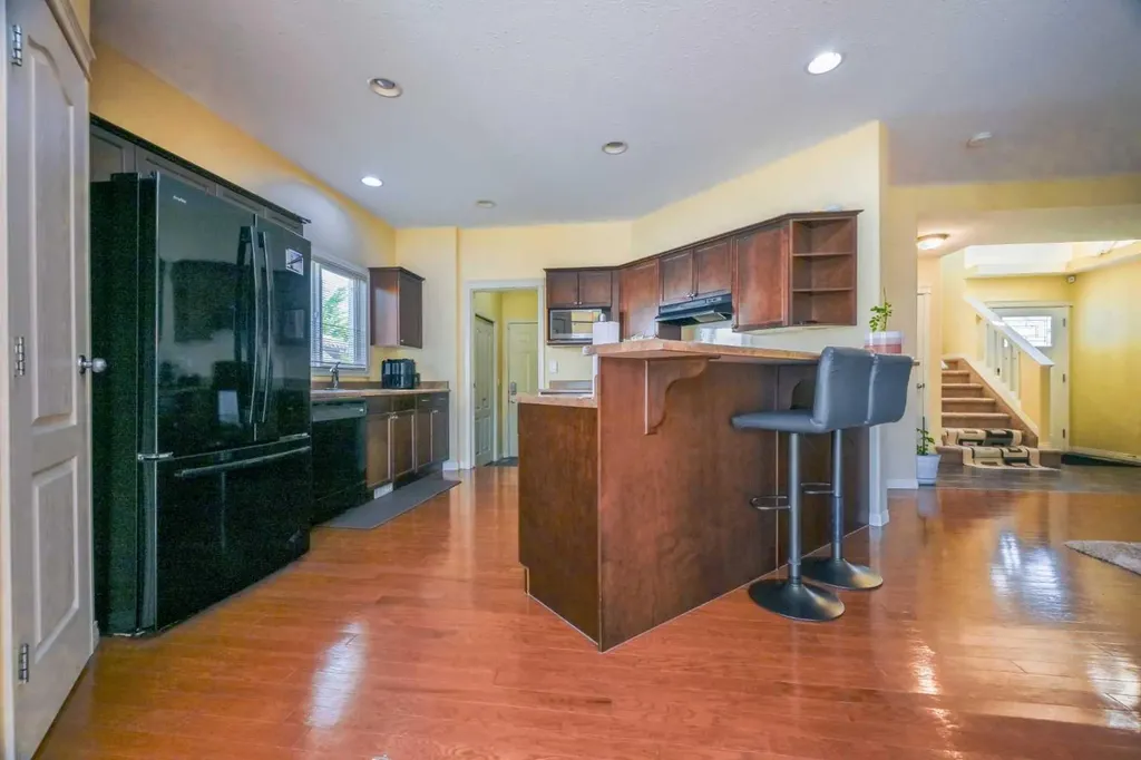 8841 Lakeland Drive Grande Prairie AB T8X 1V8