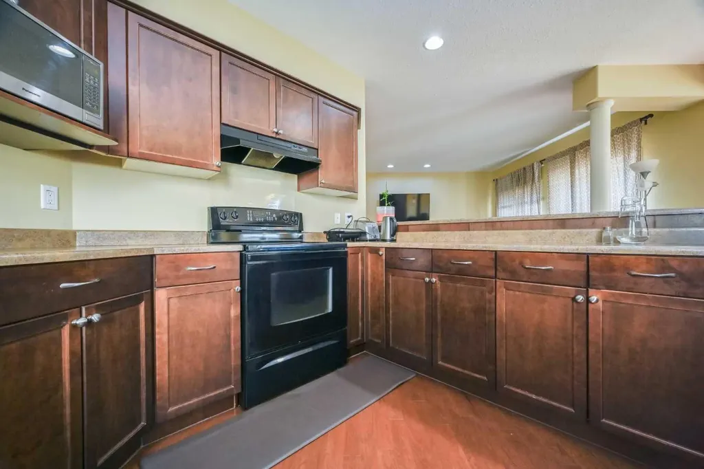 8841 Lakeland Drive Grande Prairie AB T8X 1V8