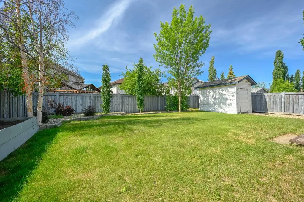 8841 Lakeland Drive Grande Prairie AB T8X 1V8