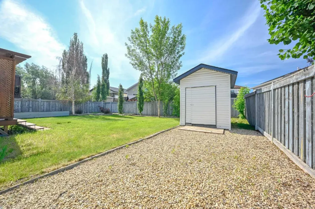 8841 Lakeland Drive Grande Prairie AB T8X 1V8