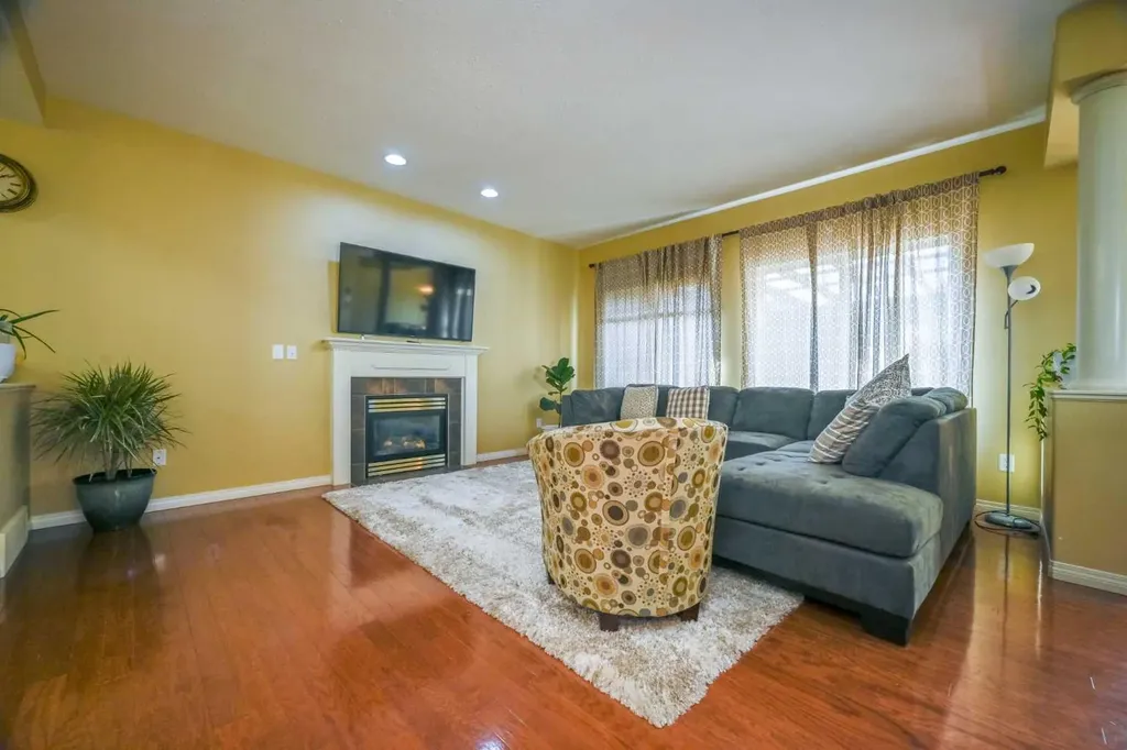 8841 Lakeland Drive Grande Prairie AB T8X 1V8