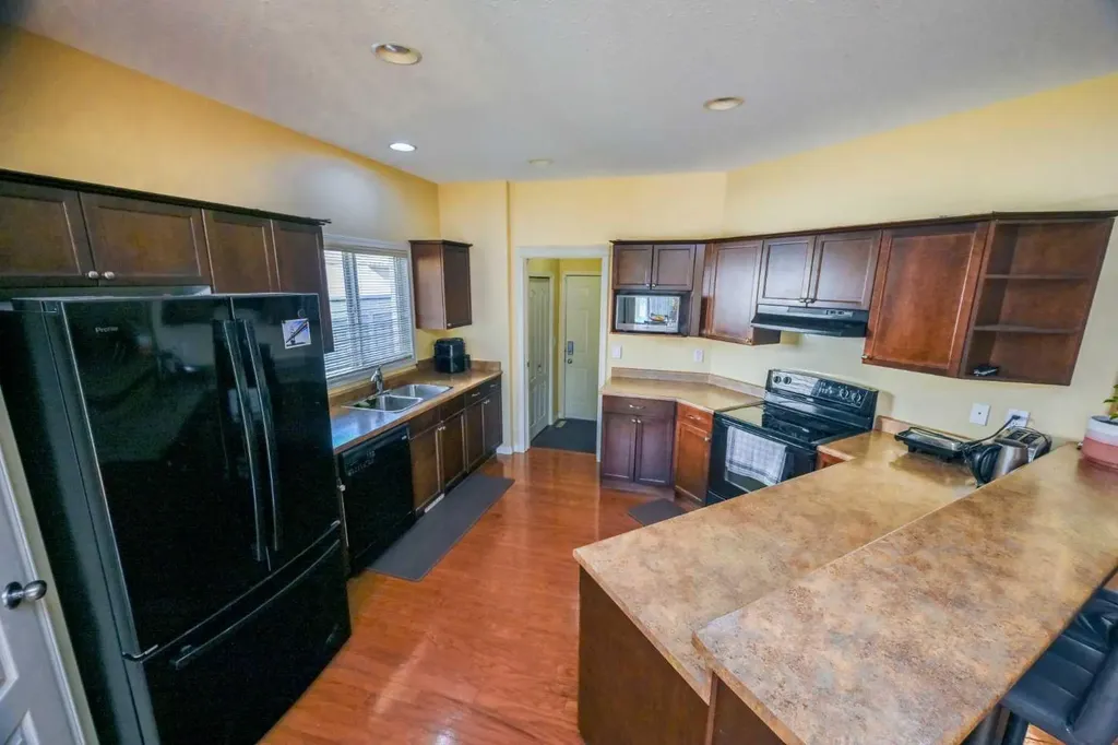 8841 Lakeland Drive Grande Prairie AB T8X 1V8