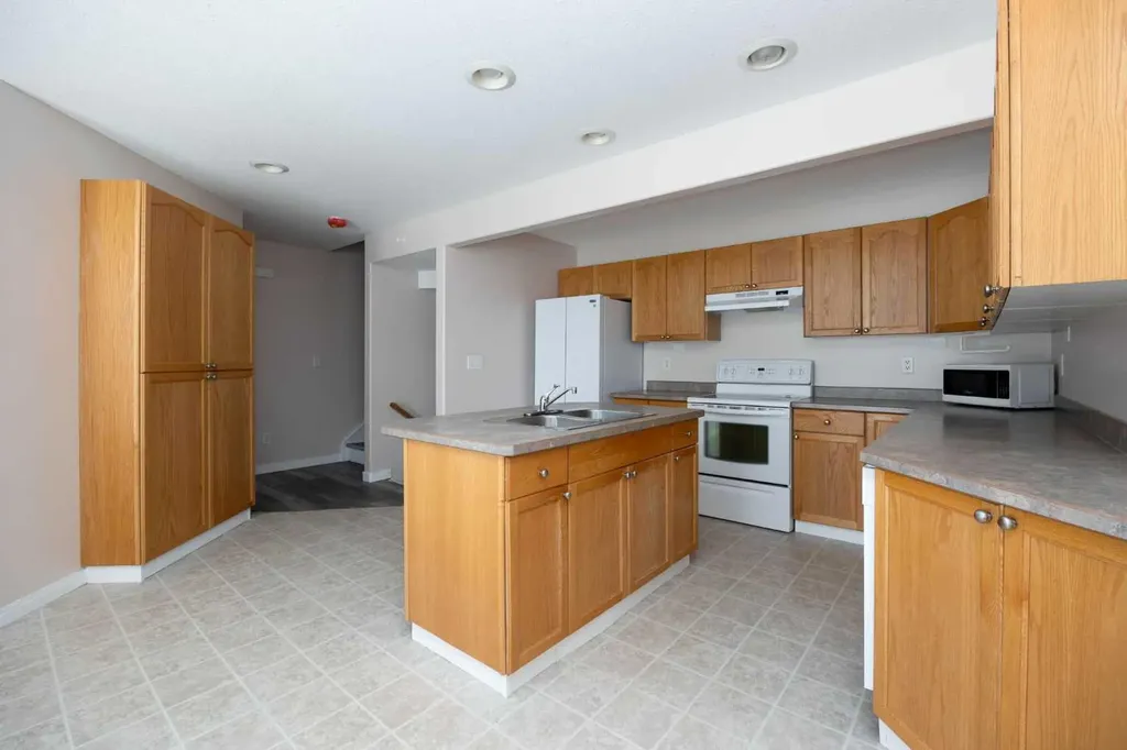 98 Wilson Drive Fort Mcmurray AB T9H 0A1
