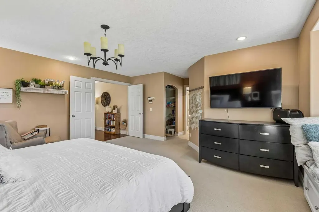 73 Hidden Creek Park NW Calgary AB T3A 6C6