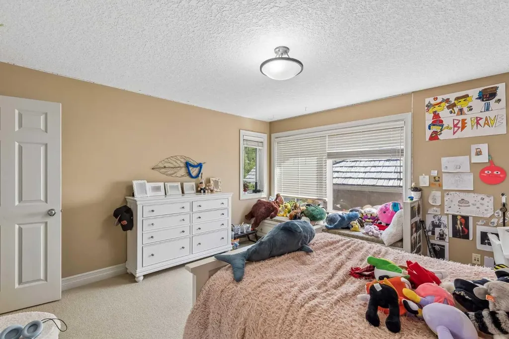73 Hidden Creek Park NW Calgary AB T3A 6C6