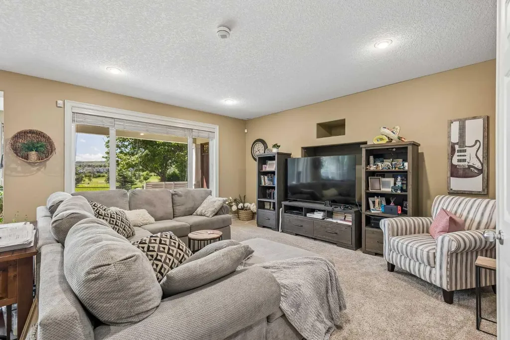 73 Hidden Creek Park NW Calgary AB T3A 6C6