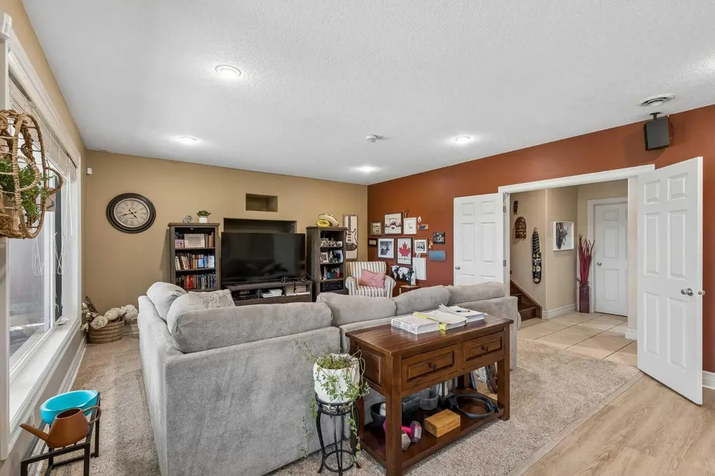 73 Hidden Creek Park NW Calgary AB T3A 6C6