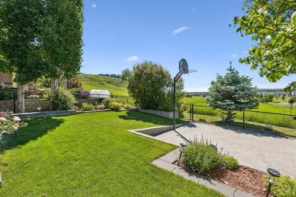 73 Hidden Creek Park NW Calgary AB T3A 6C6
