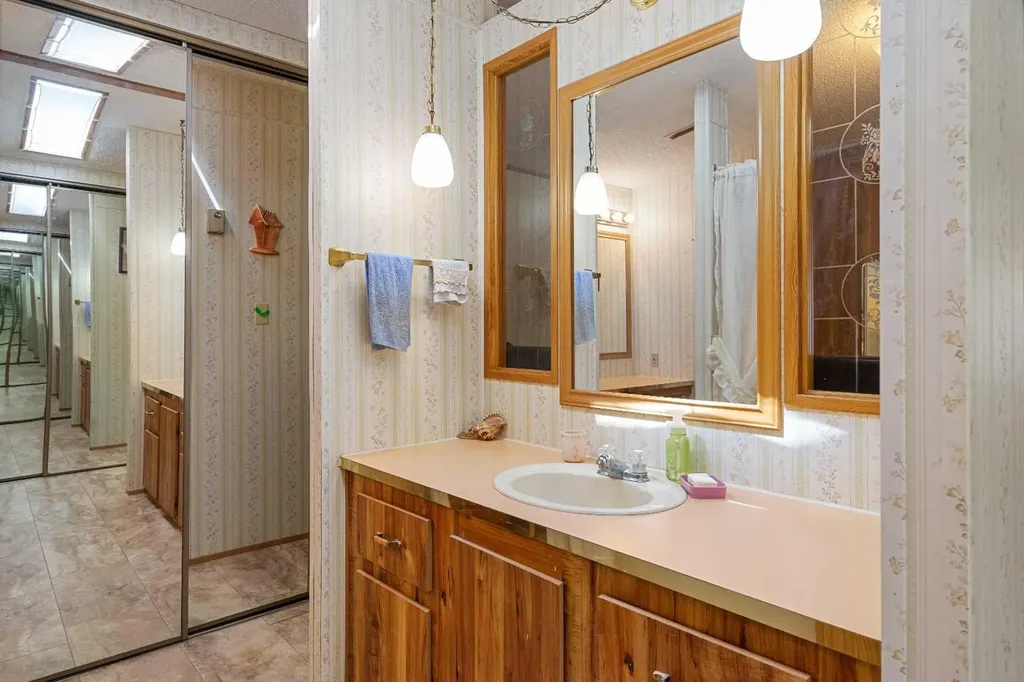 99 Arbour Lake Road NW Calgary AB T3G 4E4