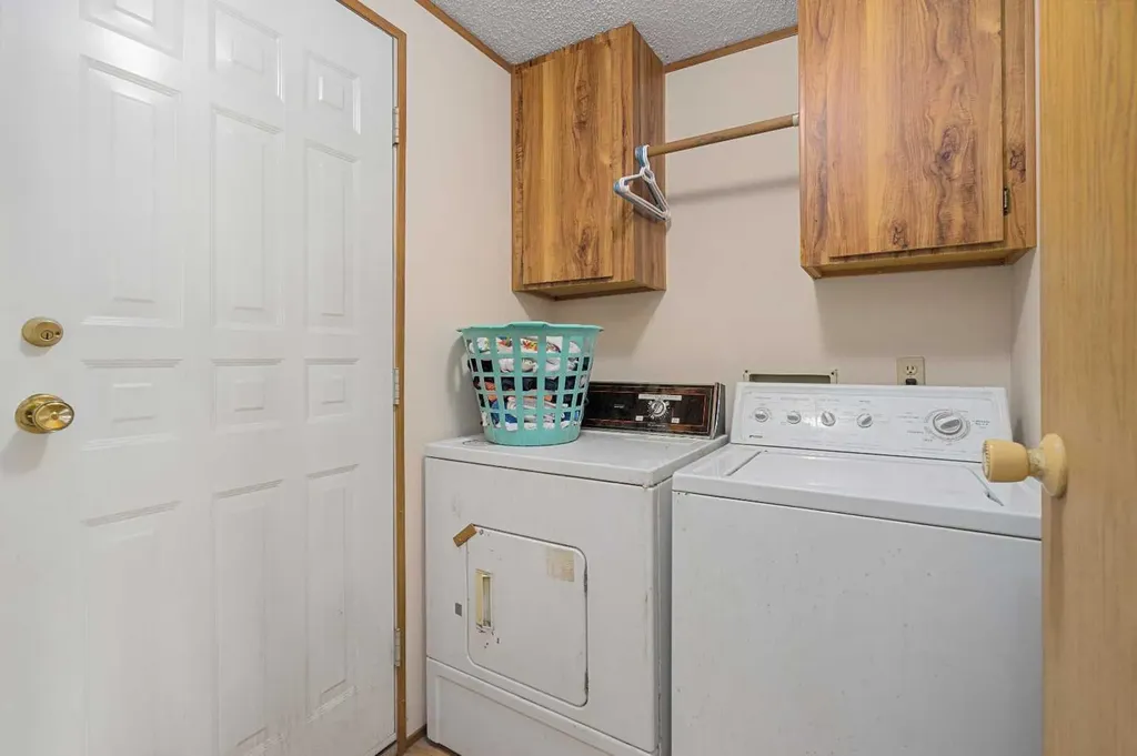 99 Arbour Lake Road NW Calgary AB T3G 4E4