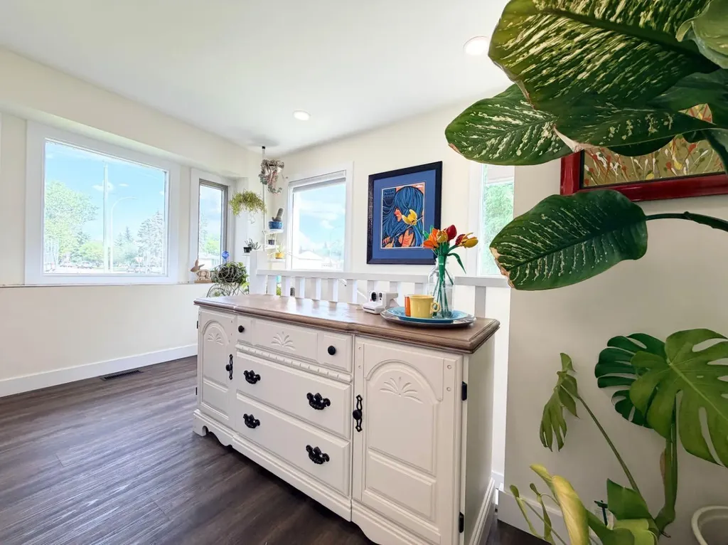10104 89 Avenue Grande Prairie AB T8V 0E4