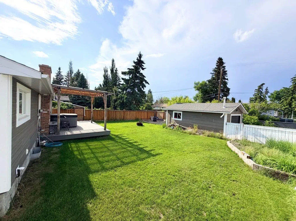 10104 89 Avenue Grande Prairie AB T8V 0E4