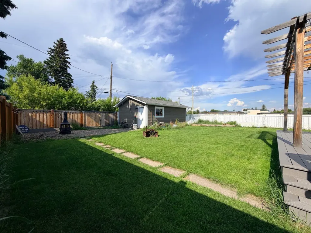 10104 89 Avenue Grande Prairie AB T8V 0E4