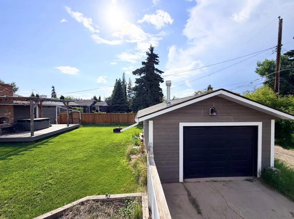 10104 89 Avenue Grande Prairie AB T8V 0E4