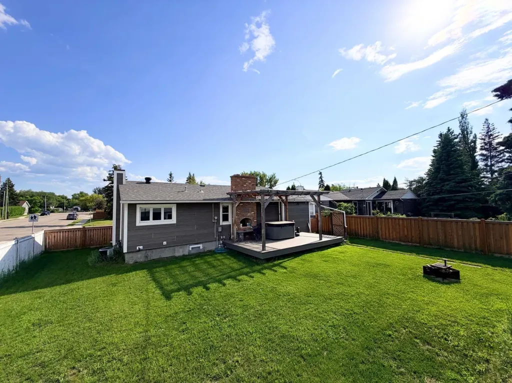 10104 89 Avenue Grande Prairie AB T8V 0E4