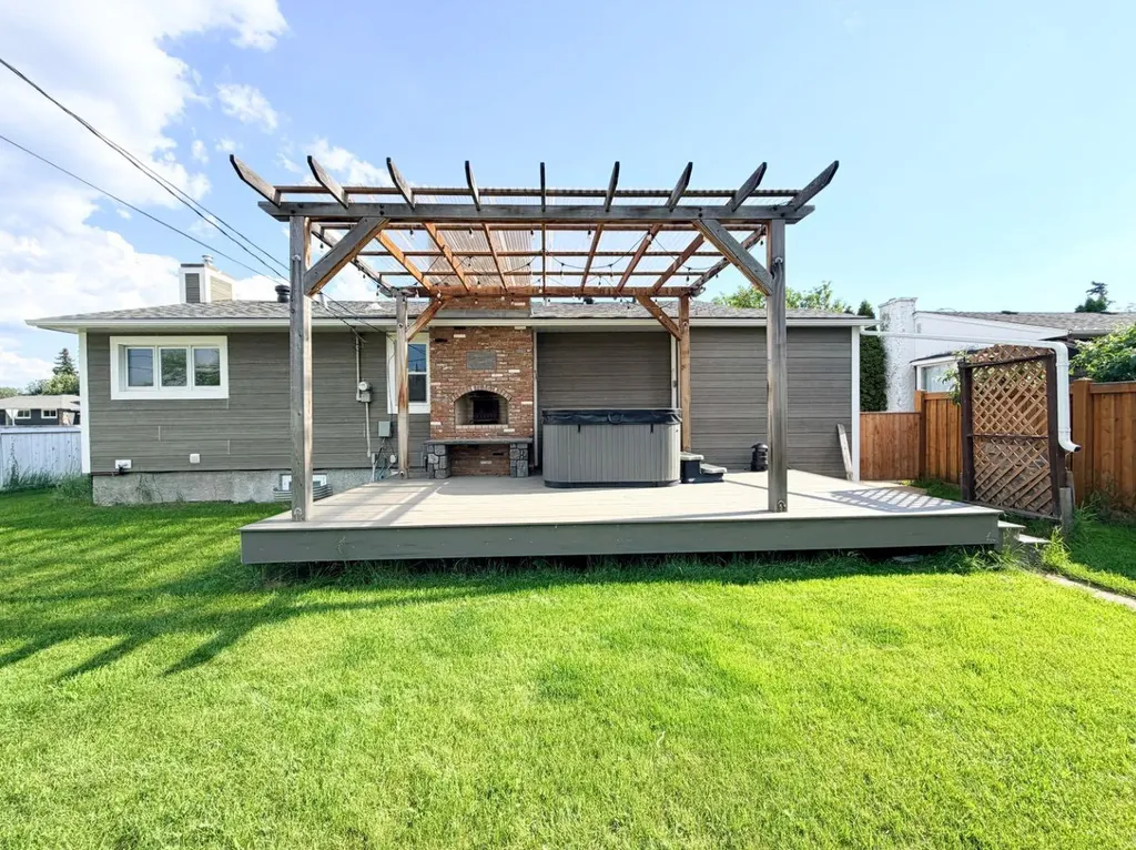 10104 89 Avenue Grande Prairie AB T8V 0E4