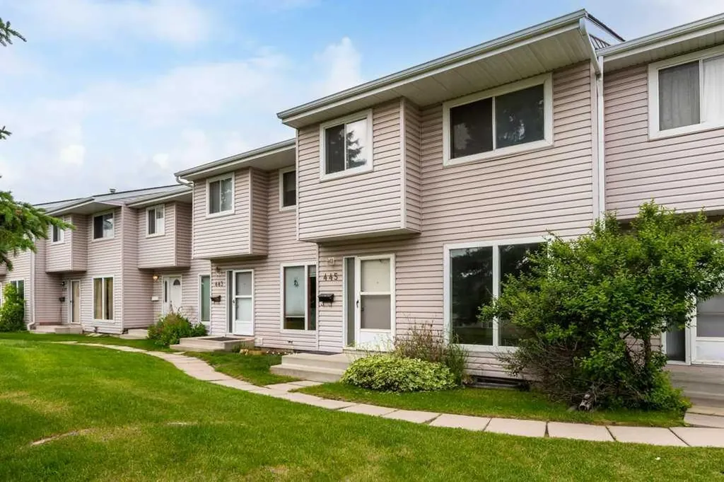 445 40 Street NE Calgary AB T2A 6S1